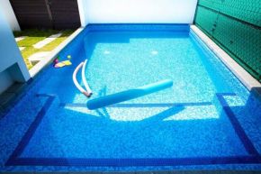 HOUSE W/PRIVATE POOL 4 GUESTS 8 MIN DRIVE F/BEACH